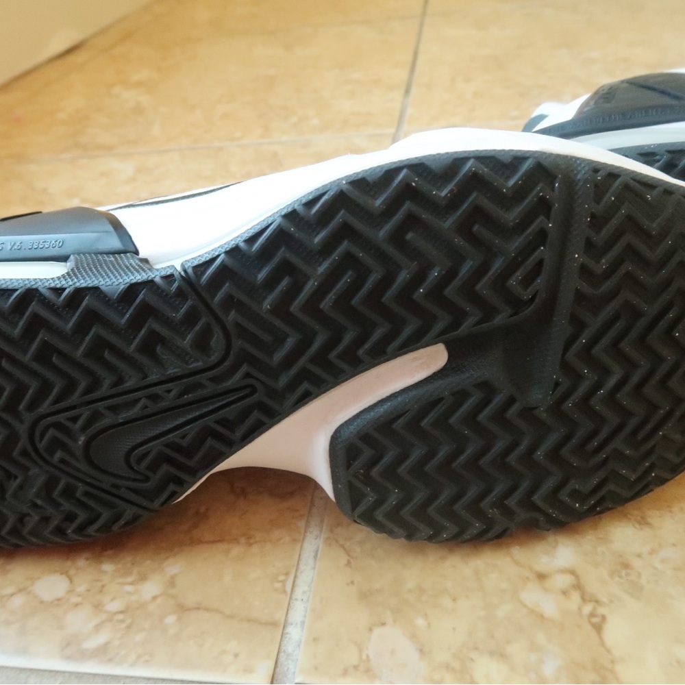 Nike LeBron Witness 6 TB Court Shoes - Picture 8 of 8